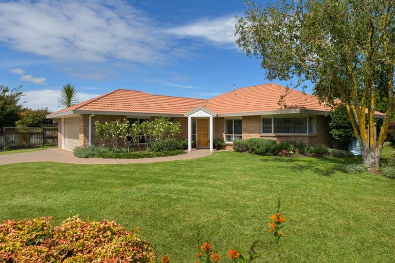 Photo of property in 35 Admiral Crescent, Flagstaff, Hamilton, 3210