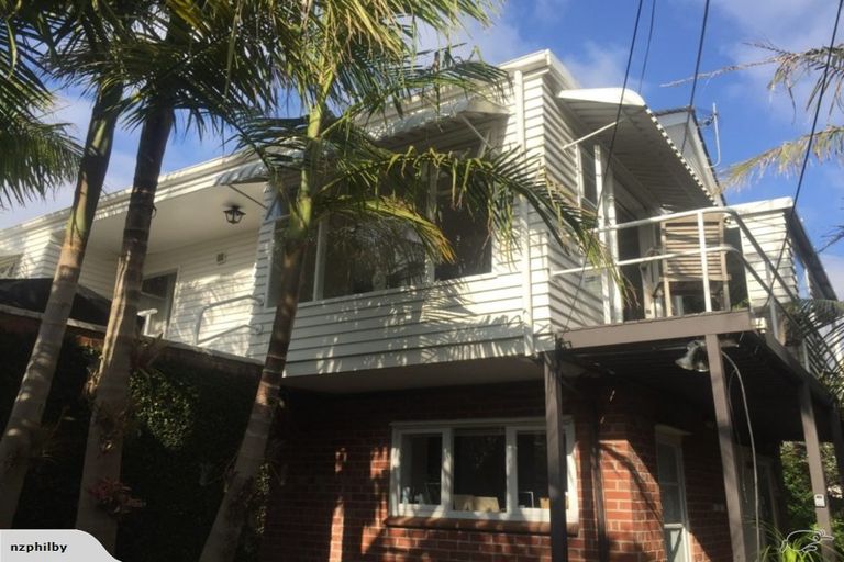 Photo of property in 1/1 Sylvan Park Avenue, Milford, Auckland, 0620