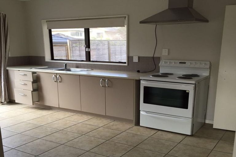 Photo of property in 5 Monet Grove, West Harbour, Auckland, 0618