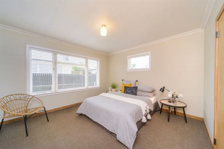 Photo of property in 16 Newcastle Street, Hokowhitu, Palmerston North, 4410