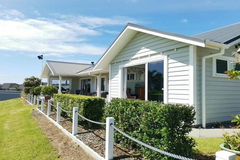 Photo of property in 2 Cayman Court, One Tree Point, 0118