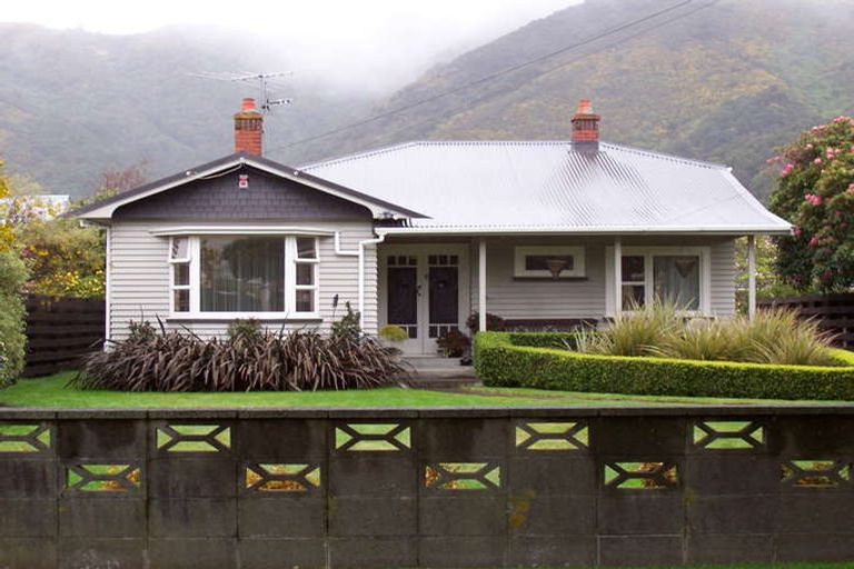 Photo of property in 48 Bauchop Road, Waterloo, Lower Hutt, 5011