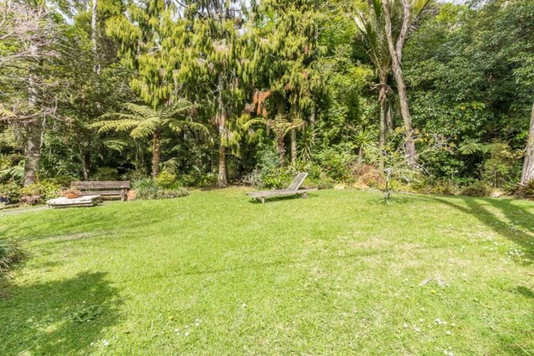 Photo of property in 180 Atkinson Road, Titirangi, Auckland, 0604