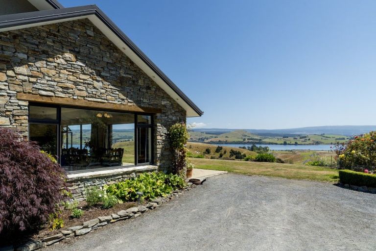 Photo of property in 67 Surrey Heights, Waihola, Outram, 9073