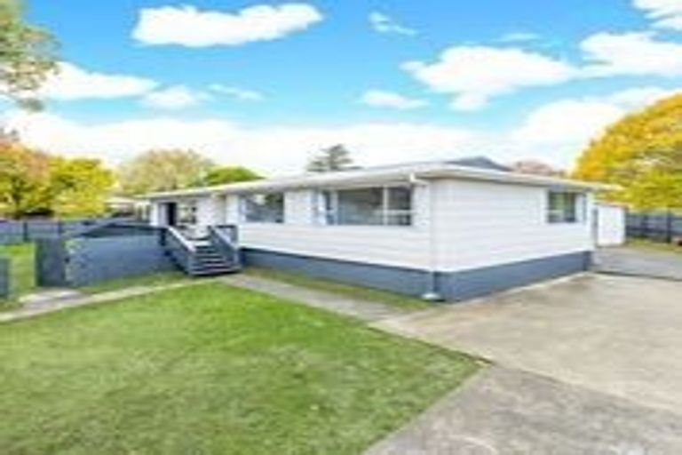 Photo of property in 14 Chantal Place, Red Hill, Papakura, 2110