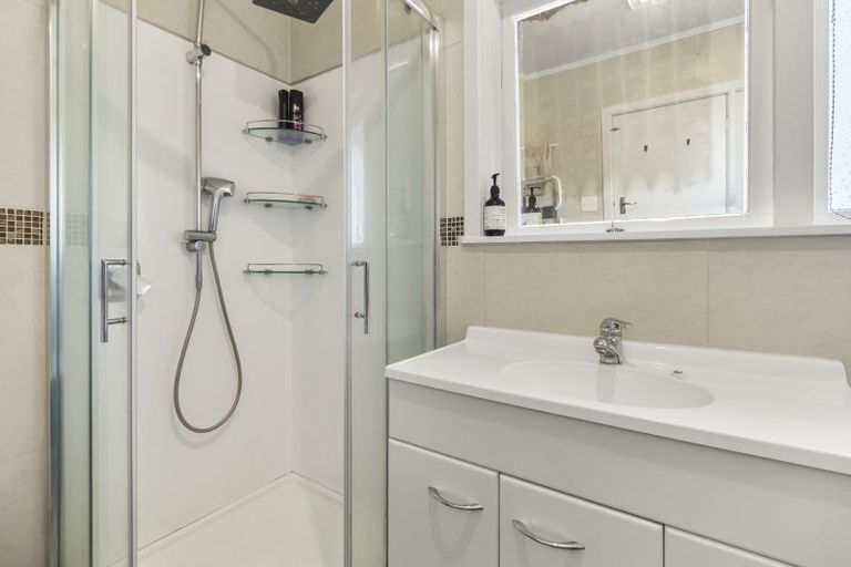 Photo of property in 12 Fairlea Road, Te Atatu South, Auckland, 0610