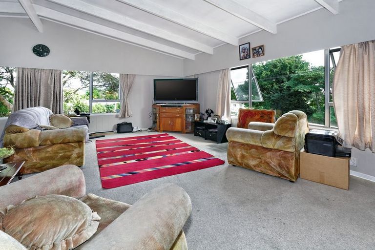 Photo of property in 112 Vodanovich Road, Te Atatu South, Auckland, 0610