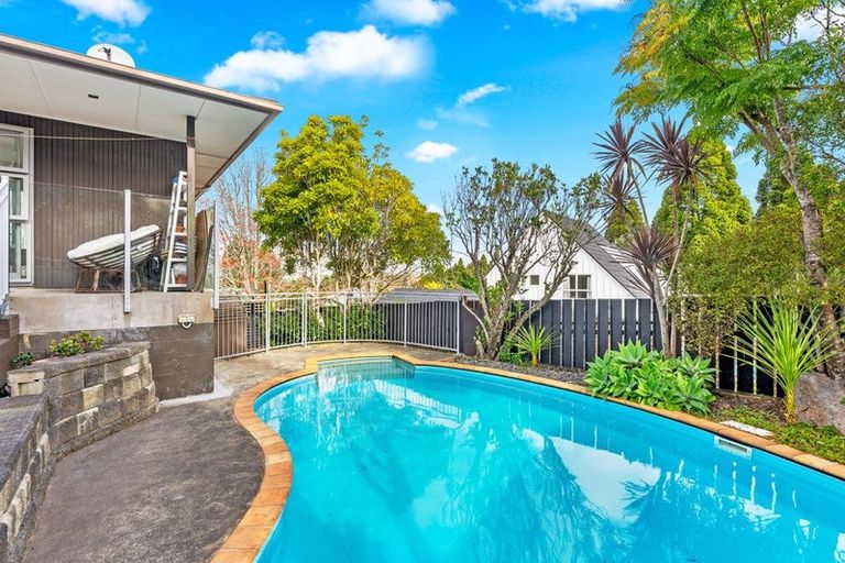 Photo of property in 31 Barlow Place, Chatswood, Auckland, 0626