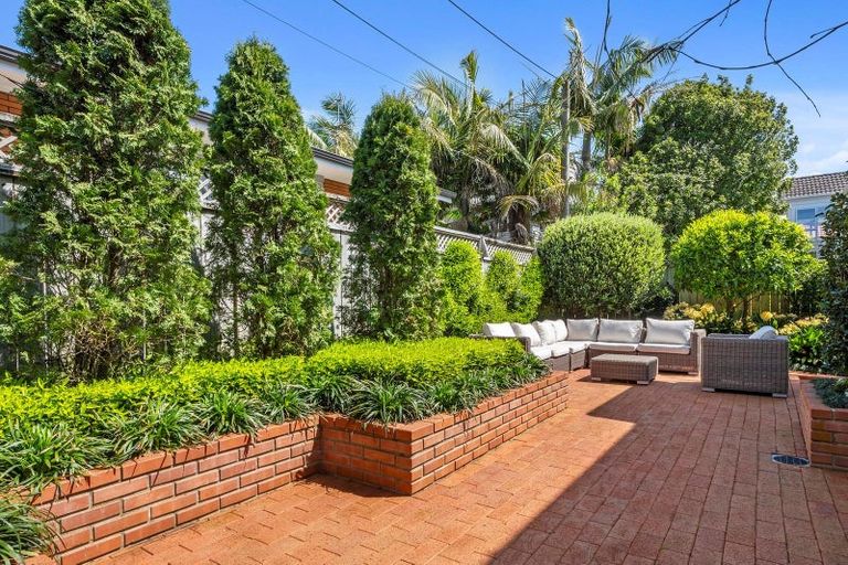 Photo of property in 102a Kitchener Road, Milford, Auckland, 0620