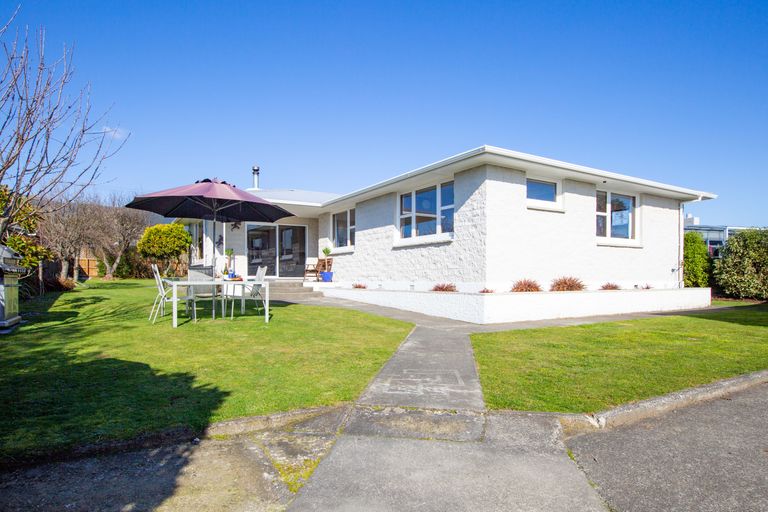 Photo of property in 22 Keats Crescent, Stoke, Nelson, 7011