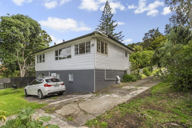 Photo of property in 8 Kauri Point Road, Laingholm, Auckland, 0604