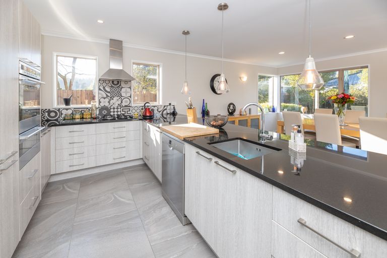 Photo of property in 136 Rothesay Road, Parklands, Christchurch, 8083