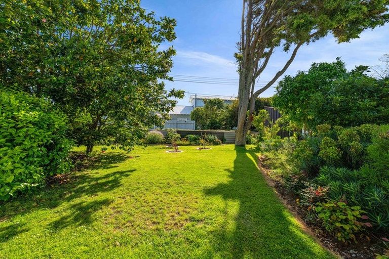 Photo of property in 16 Glen Almond Street, New Plymouth, 4310
