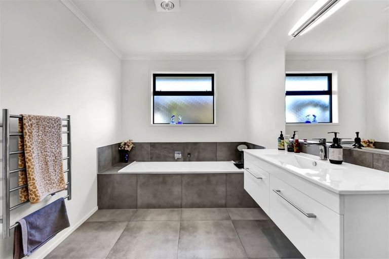 Photo of property in 31 Papawhero Drive, Bell Block, New Plymouth, 4312