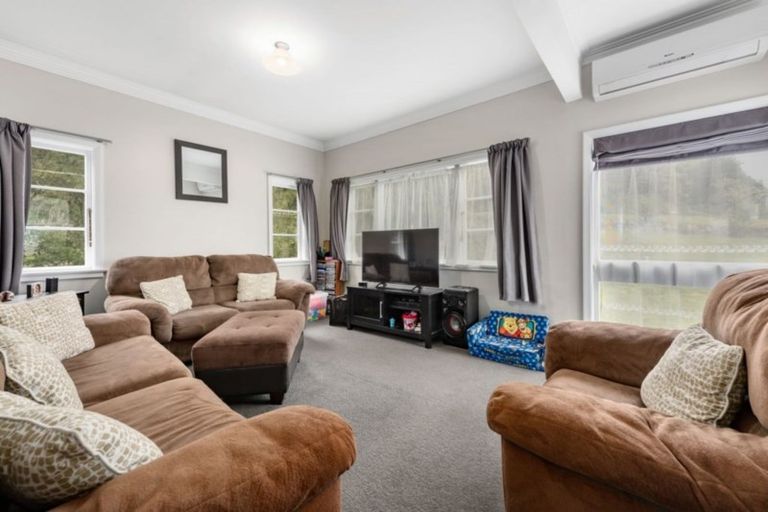 Photo of property in 4 Kopara Grove, Stokes Valley, Lower Hutt, 5019