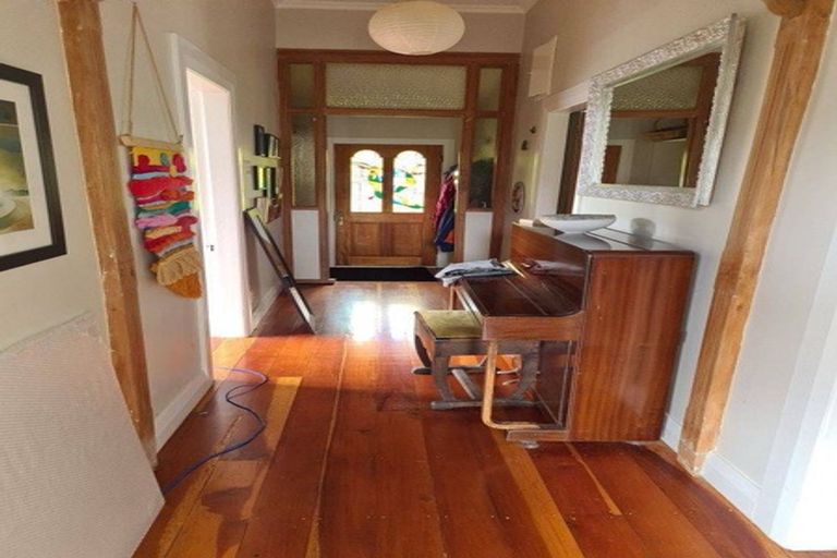 Photo of property in 24 Lincoln Street, Brooklyn, Wellington, 6021