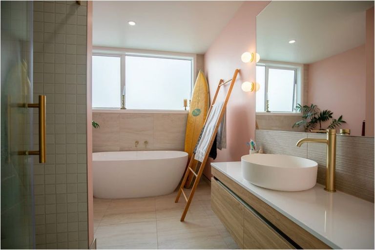 Photo of property in 17 Maataitai Road, Raglan, 3225
