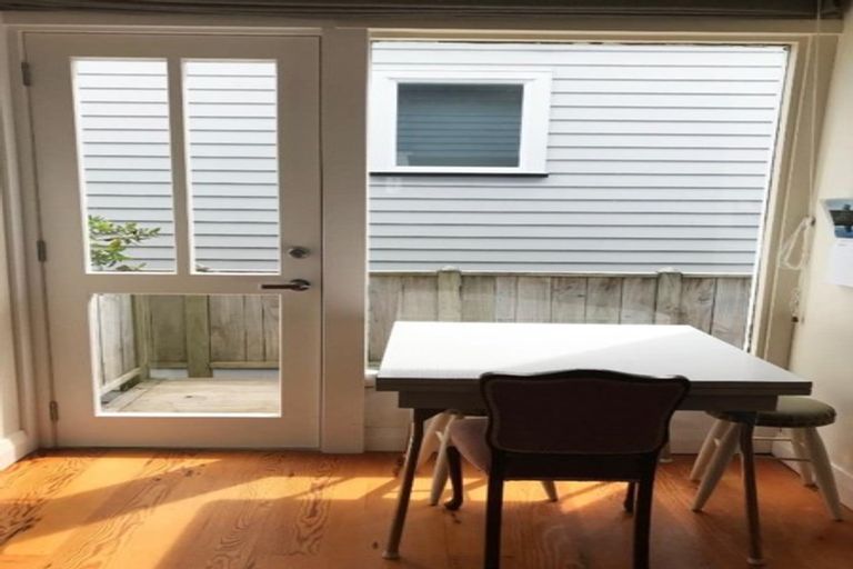 Photo of property in 25 Omar Street, Khandallah, Wellington, 6035