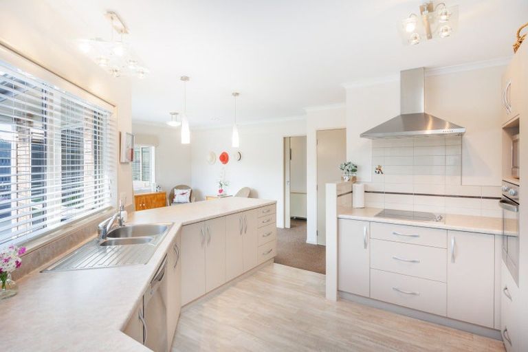 Photo of property in 30 Daniel Place, Kelvin Grove, Palmerston North, 4414