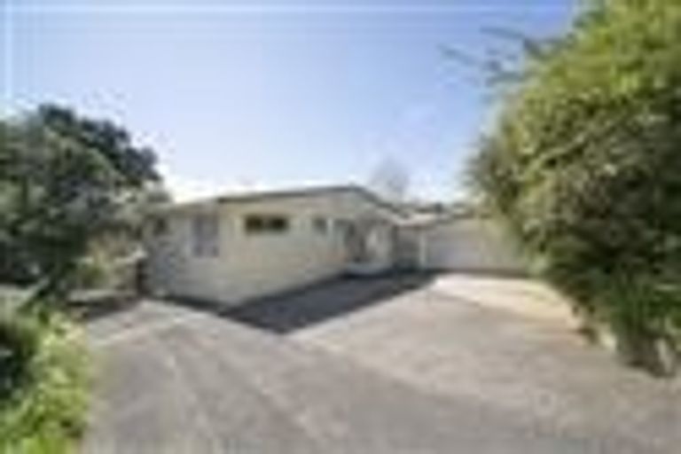 Photo of property in 1/17 Powrie Street, Glenfield, Auckland, 0629