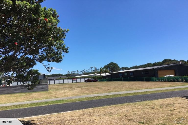 Photo of property in 114 Harbour Drive, Matarangi, Whitianga, 3592