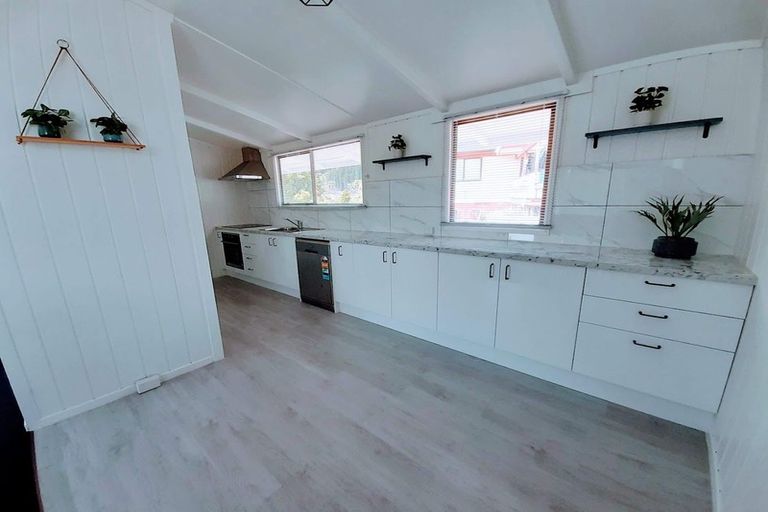 Photo of property in 60 Norana Road, Timberlea, Upper Hutt, 5018