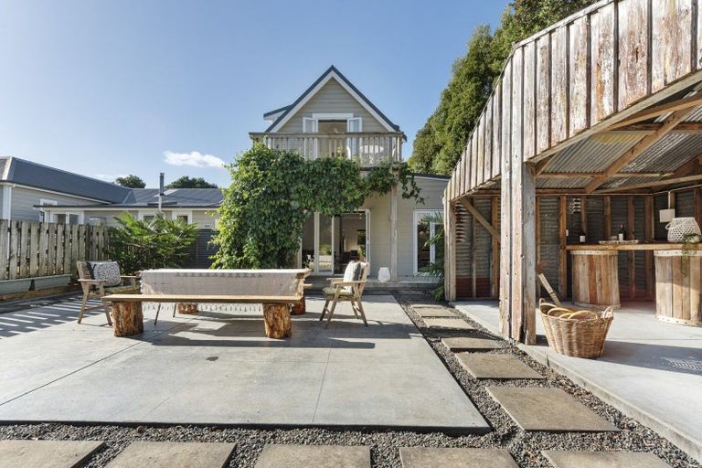 Photo of property in 100 Oxford Road, Okato, 4335