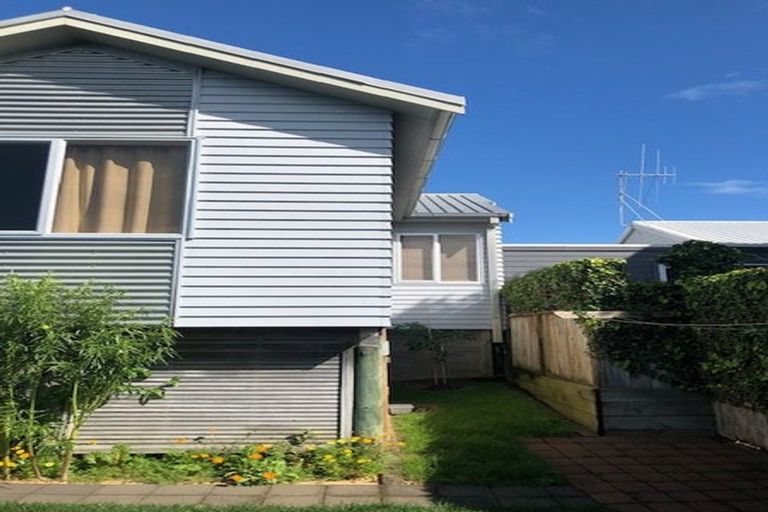 Photo of property in 21 Arden Place, Oakura, 4314
