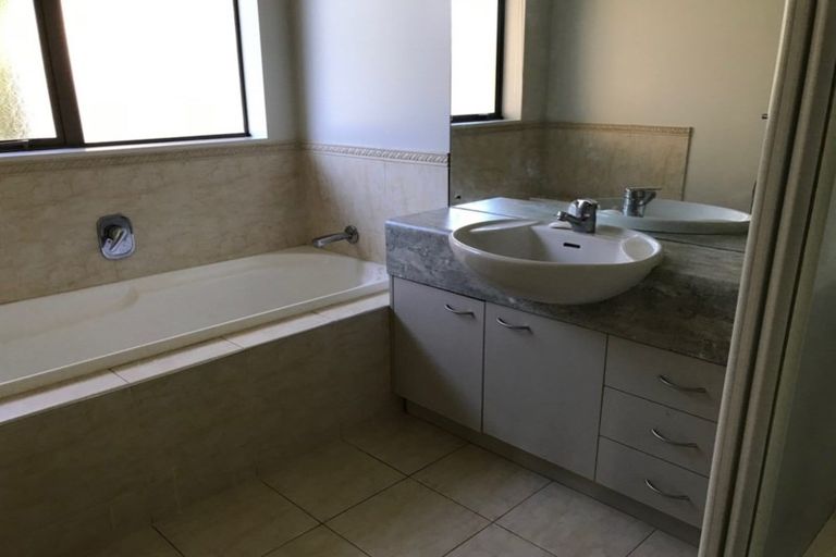 Photo of property in 1 Attymon Lane, East Tamaki, Auckland, 2016