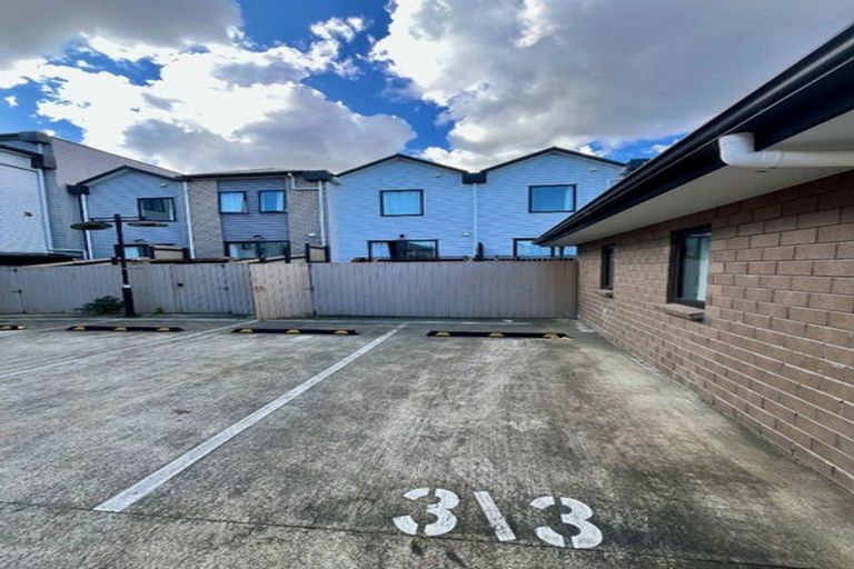 Photo of property in 3/3 Wallson Crescent, Wiri, Auckland, 2104