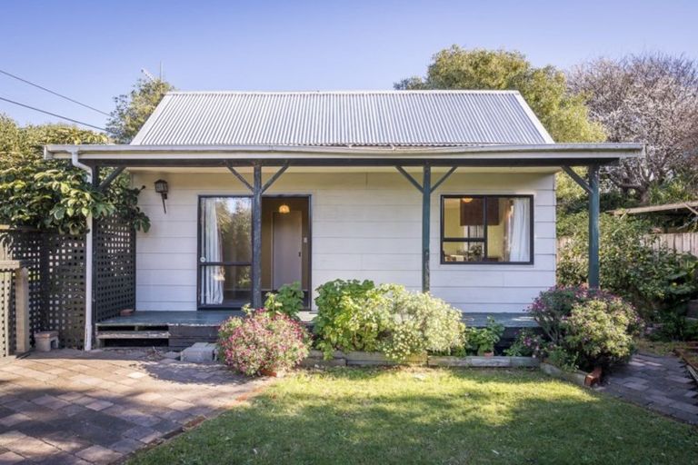 Photo of property in 28a Eatwell Avenue, Paraparaumu Beach, Paraparaumu, 5032