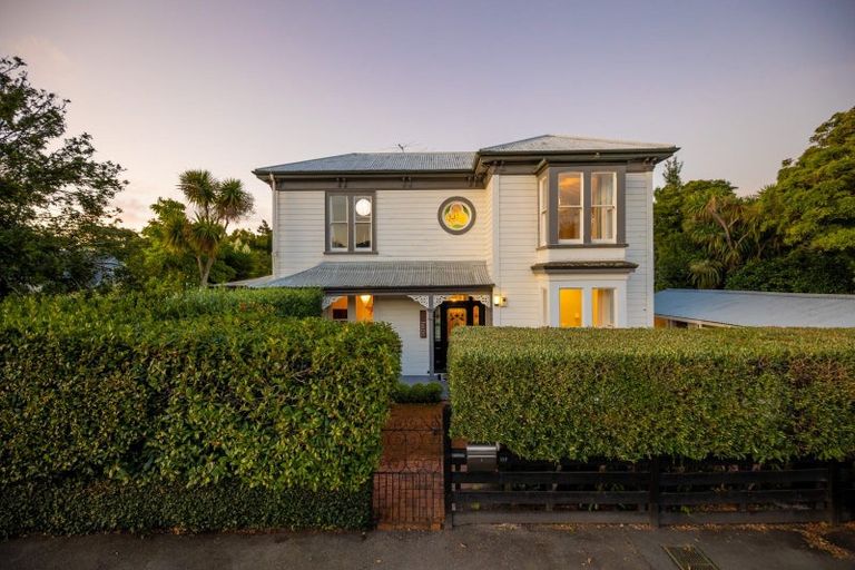 Photo of property in 359 Hardy Street, Nelson, 7010