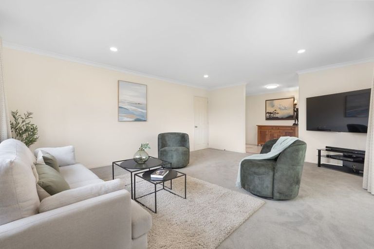 Photo of property in 27 Roy Maloney Drive, Henderson, Auckland, 0612