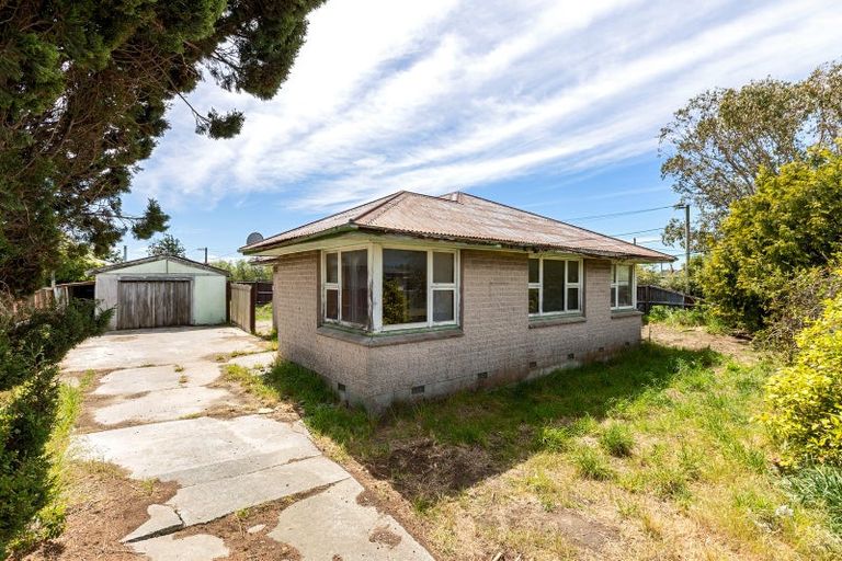 Photo of property in 15 Vancouver Crescent, Wainoni, Christchurch, 8061