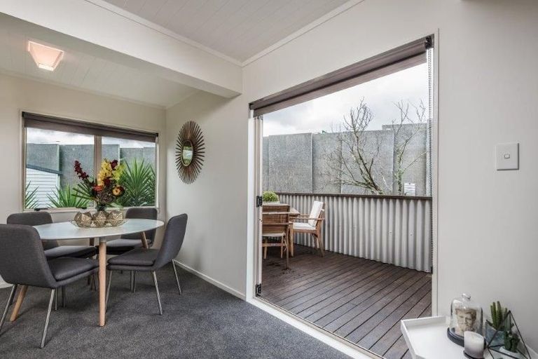 Photo of property in 1042a Great North Road, Point Chevalier, Auckland, 1022