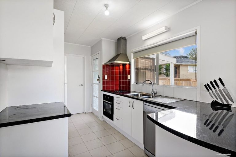 Photo of property in 7 Truscott Place, West Harbour, Auckland, 0618