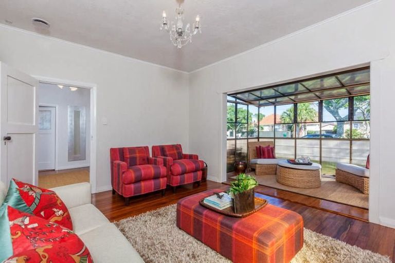 Photo of property in 22 Kiwitea Street, Sandringham, Auckland, 1041