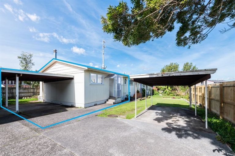 Photo of property in 3/3 Buscomb Avenue, Henderson, Auckland, 0610