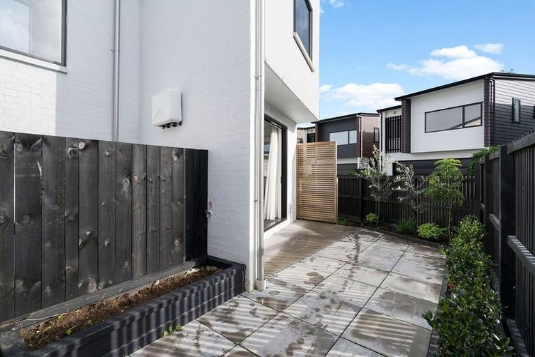 Photo of property in 24 Frank Gill Road, Hobsonville, Auckland, 0616