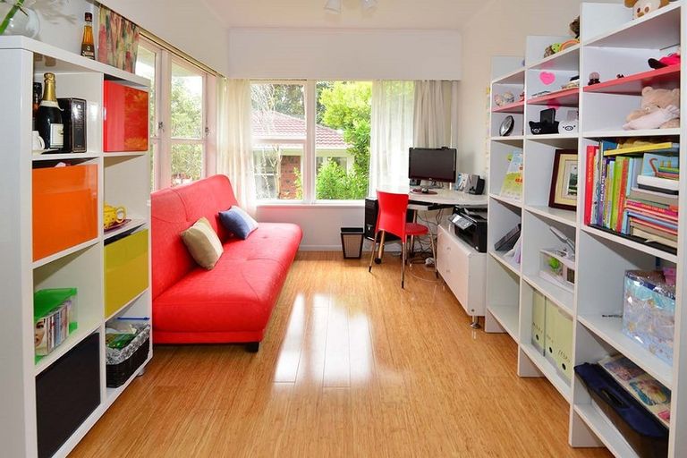 Photo of property in 2/97 Archers Road, Hillcrest, Auckland, 0629