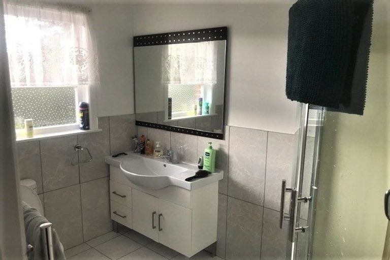 Photo of property in 12 Blue Gum Avenue, Silverdale, 0932