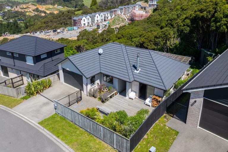 Photo of property in 8 Topsail Way, Whitby, Porirua, 5024
