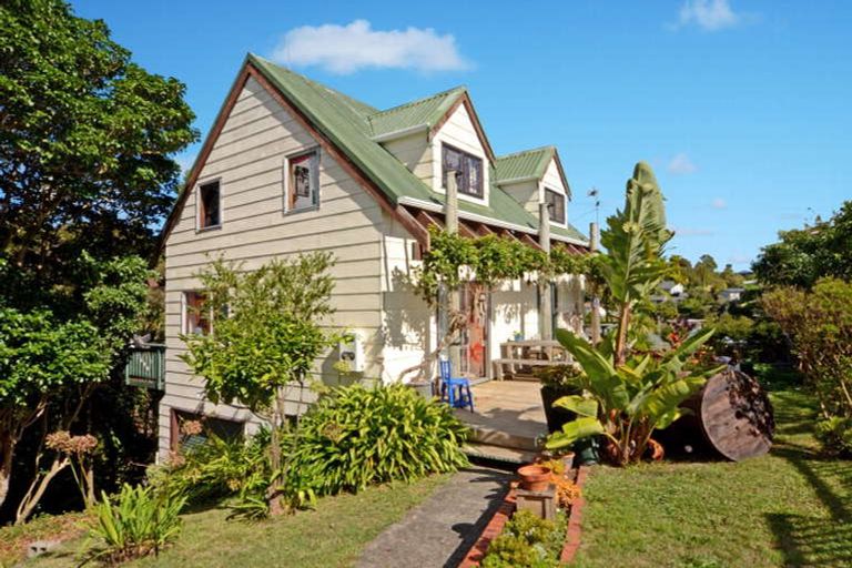 Photo of property in 1/42 Peach Road, Glenfield, Auckland, 0629