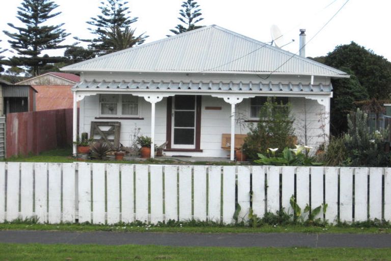 Photo of property in 37 Karaka Street, Castlecliff, Whanganui, 4501