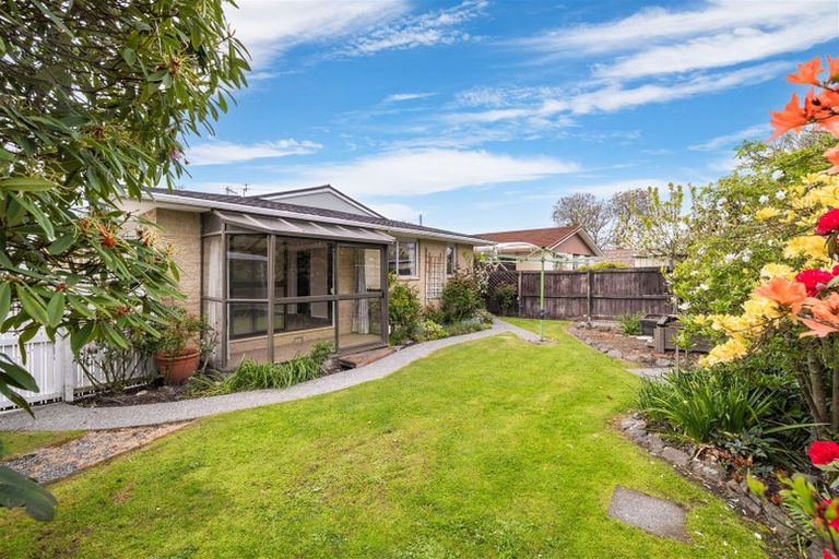 Photo of property in 2/35 Oldwood Street, Bishopdale, Christchurch, 8053