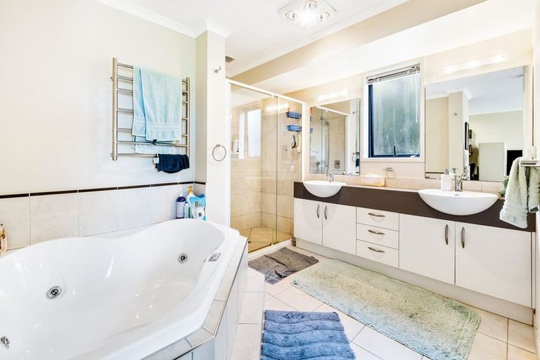 Photo of property in 20 Anchorite Way, Red Beach, 0932