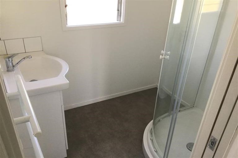 Photo of property in 4 Harbour Street, Moturoa, New Plymouth, 4310