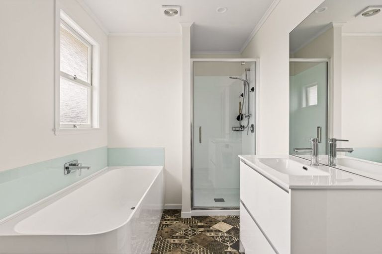 Photo of property in 16 Seymour Road, Inner Kaiti, Gisborne, 4010