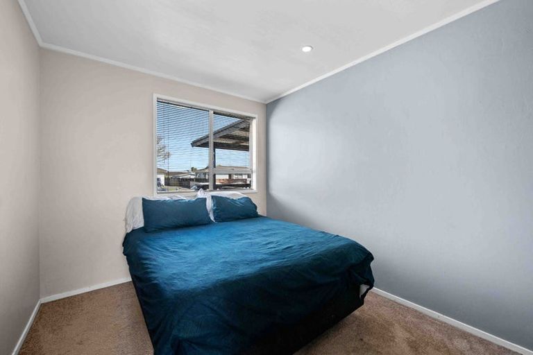 Photo of property in 16 Neems Place, Manurewa, Auckland, 2102