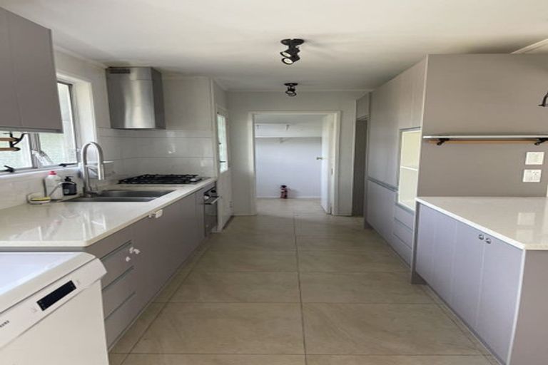 Photo of property in 16 West Glade Crescent, Birkenhead, Auckland, 0626